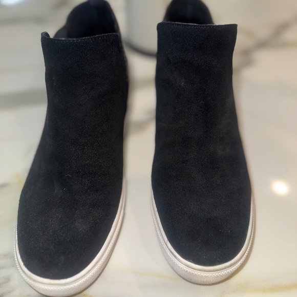 STEVE MADDEN CAYDEN HIDDEN HEEL WEDGE BLACK SUEDE SLIP ON SZ  7.5 M - Picture 2 of 8